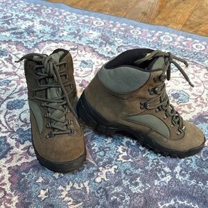 Merrell Kids Boots in Brown and Green